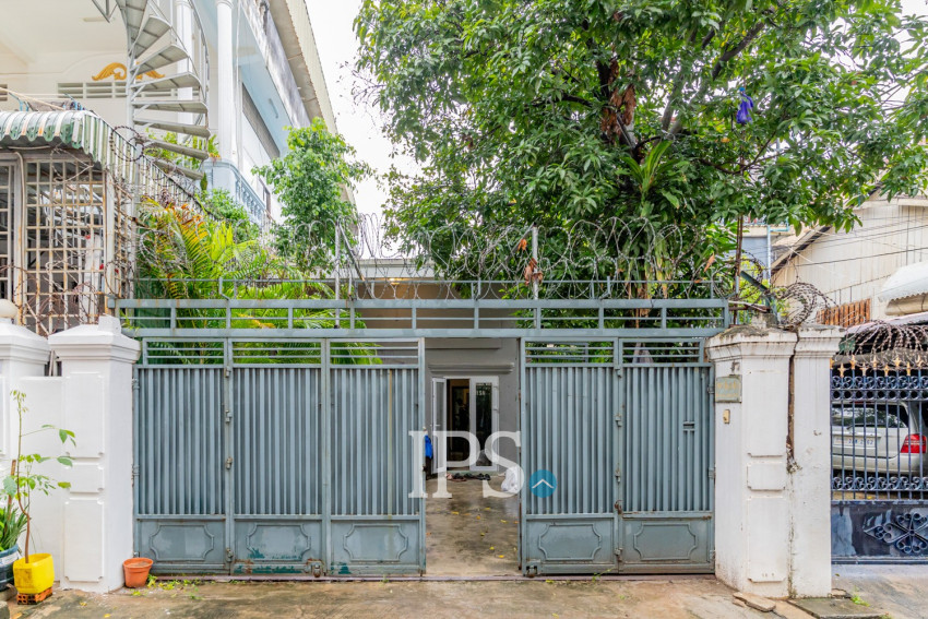2 Bedroom Townhouse For Rent - Tonle Bassac, Phnom Penh