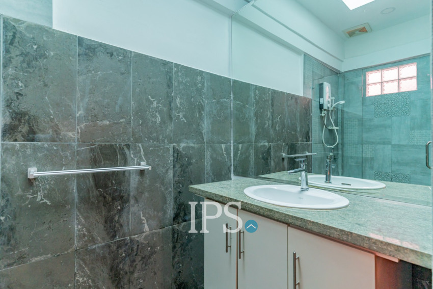 2 Bedroom Townhouse For Rent - Tonle Bassac, Phnom Penh