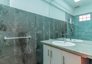 2 Bedroom Townhouse For Rent - Tonle Bassac, Phnom Penh thumbnail