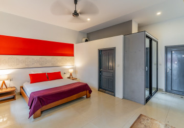 2 Bedroom Townhouse For Rent - Tonle Bassac, Phnom Penh thumbnail