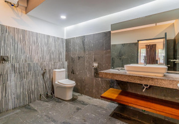 2 Bedroom Townhouse For Rent - Tonle Bassac, Phnom Penh thumbnail