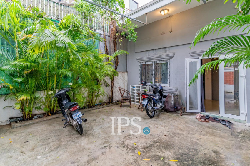 2 Bedroom Townhouse For Rent - Tonle Bassac, Phnom Penh