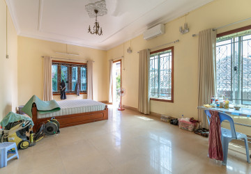 10 Bedroom Commercial Villa For Rent- Daun Penh, Phnom Penh thumbnail