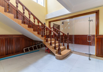 10 Bedroom Commercial Villa For Rent- Daun Penh, Phnom Penh thumbnail