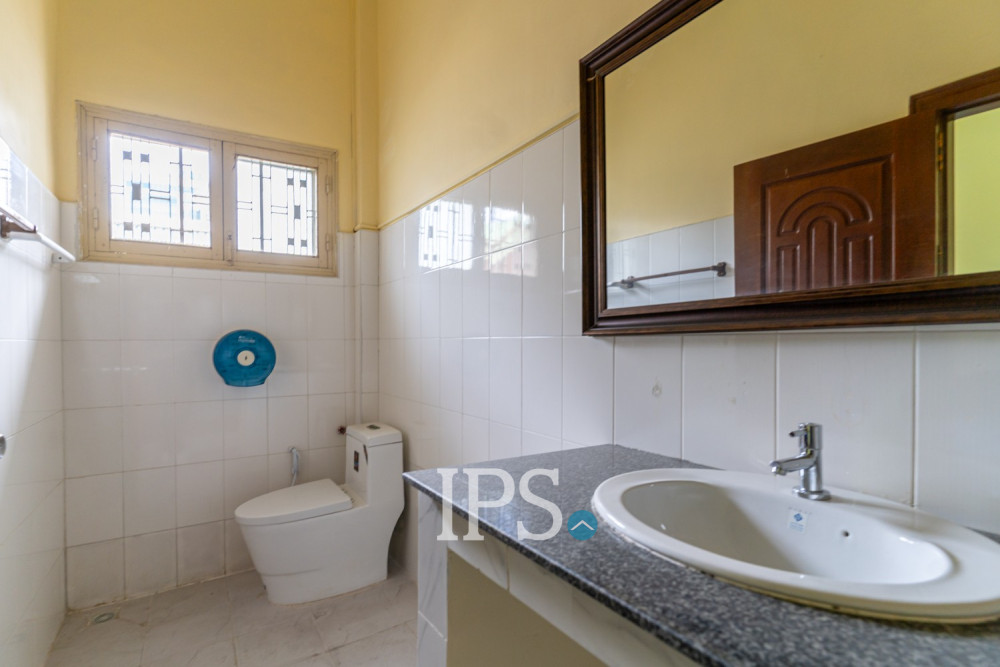 10 Bedroom Commercial Villa For Rent - Chakto Mukh, Phnom Penh - Image 23
