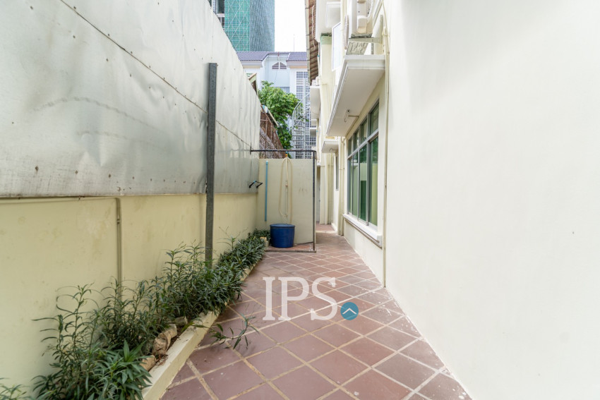 10 Bedroom Commercial Villa For Rent- Daun Penh, Phnom Penh
