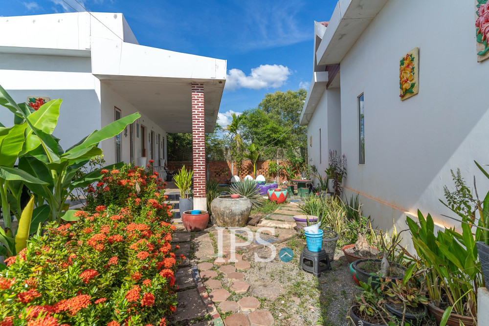 8 Bedroom Compound-House For Rent - Svay Dangkum, Siem Reap - Image 21