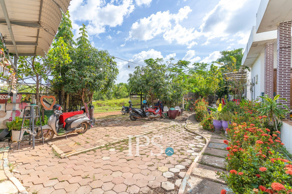 8 Bedroom Compound-House For Rent - Svay Dangkum, Siem Reap - Image 22
