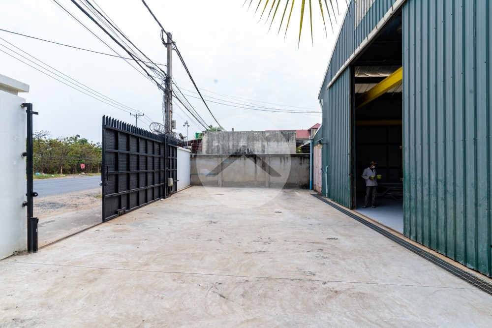 865 Sqm Land with 300 Sqm Warehouse For Sale - Takhmao, Kandal - Image 3 865 Sqm Land with 300 Sqm Warehouse For Sale - Takhmao, Kandal - Image 3