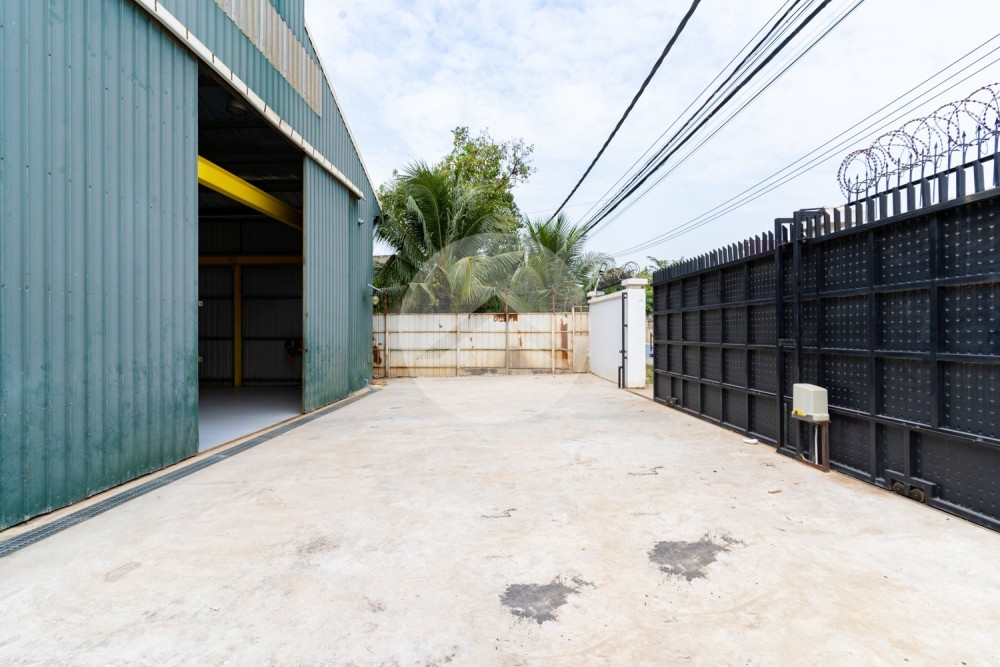 865 Sqm Land with 300 Sqm Warehouse For Sale - Takhmao, Kandal - Image 2 865 Sqm Land with 300 Sqm Warehouse For Sale - Takhmao, Kandal - Image 2