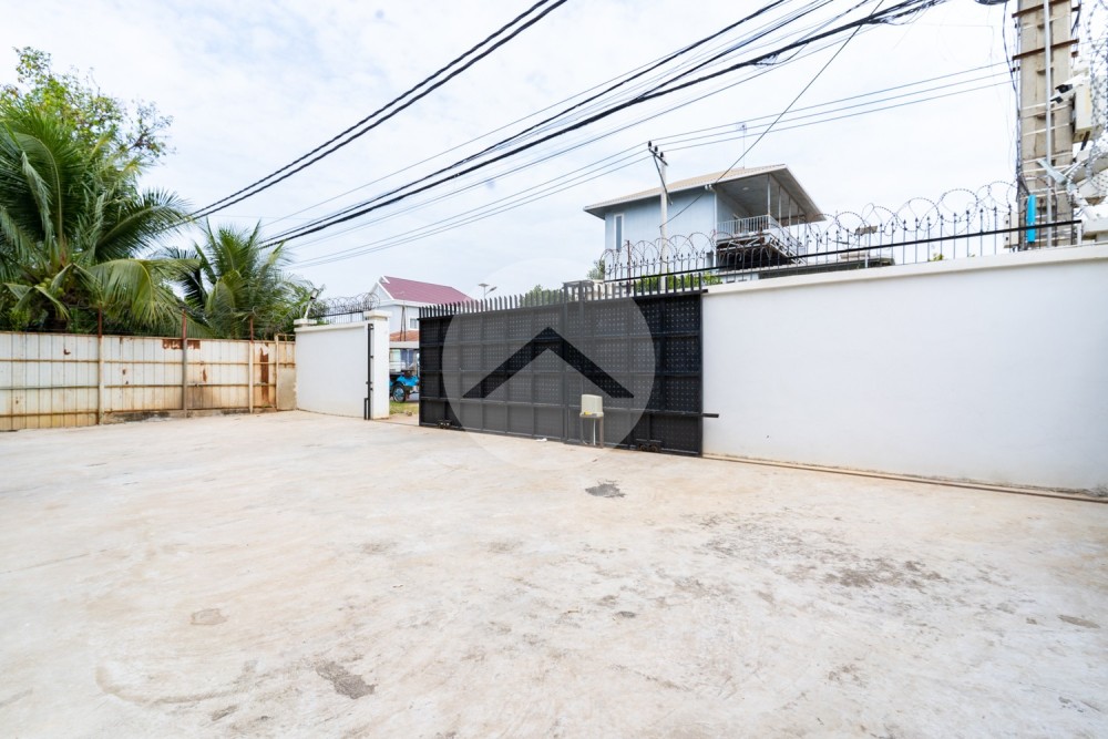 865 Sqm Land with 300 Sqm Warehouse For Sale - Takhmao, Kandal - Image 6 865 Sqm Land with 300 Sqm Warehouse For Sale - Takhmao, Kandal - Image 6