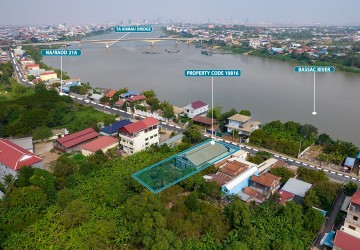 865 Sqm Land with 300 Sqm Warehouse For Sale - Takhmao, Kandal thumbnail