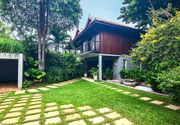 5 Bedroom Luxury Villa For Sale - Svay Dangkum, Siem Reap thumbnail