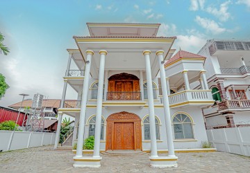 16 Bedroom Villa For Rent - Svay Dangkum, Siem Reap thumbnail