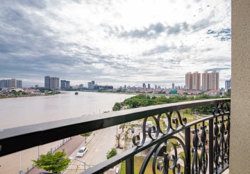 2 Bedroom Apartment For Rent - Tonle Bassac, Phnom Penh thumbnail