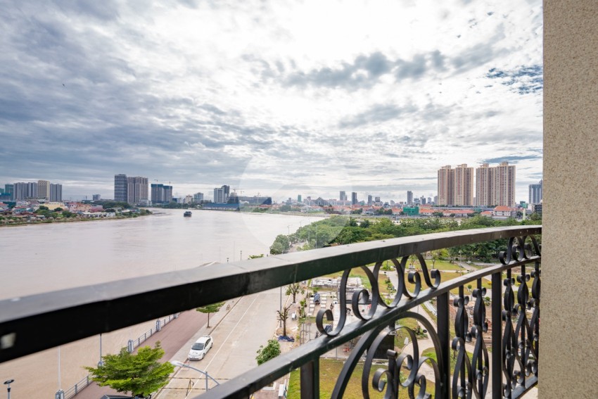 2 Bedroom Apartment For Rent - Tonle Bassac, Phnom Penh