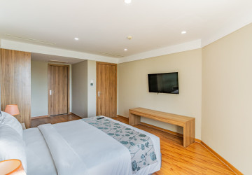 2 Bedroom Apartment For Rent - Tonle Bassac, Phnom Penh thumbnail