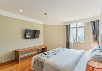 2 Bedroom Apartment For Rent - Tonle Bassac, Phnom Penh thumbnail