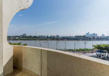 2 Bedroom Apartment For Rent - Tonle Bassac, Phnom Penh thumbnail