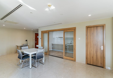 2 Bedroom Apartment For Rent - Tonle Bassac, Phnom Penh thumbnail