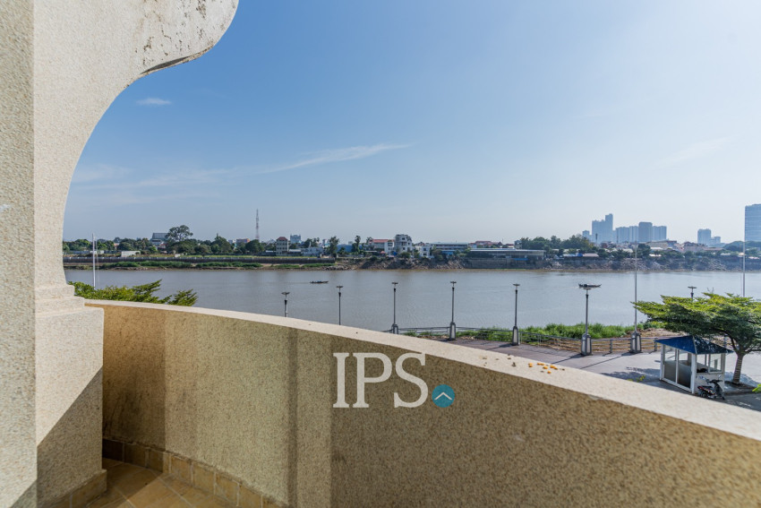 2 Bedroom Apartment For Rent - Tonle Bassac, Phnom Penh