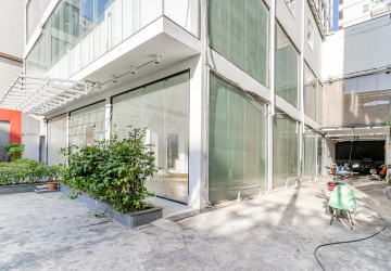958 Sqm Commercial Building For Rent - BKK1, Phnom Penh thumbnail