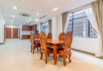 3 Bedroom Apartment For Rent - Tonle Bassac, Phnom Penh thumbnail