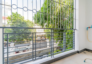 3 Bedroom Apartment For Rent - Tonle Bassac, Phnom Penh thumbnail