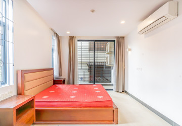 3 Bedroom Apartment For Rent - Tonle Bassac, Phnom Penh thumbnail