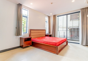 3 Bedroom Apartment For Rent - Tonle Bassac, Phnom Penh thumbnail