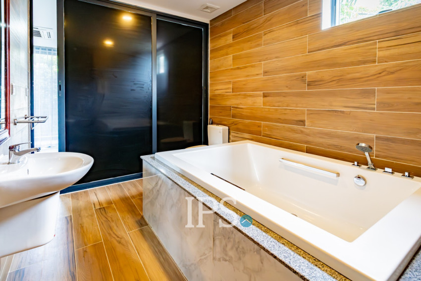 3 Bedroom Apartment For Rent - Tonle Bassac, Phnom Penh