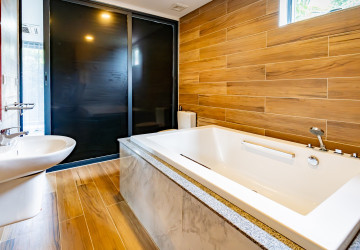 3 Bedroom Apartment For Rent - Tonle Bassac, Phnom Penh thumbnail