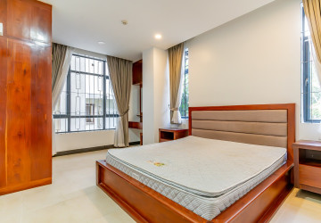 3 Bedroom Apartment For Rent - Tonle Bassac, Phnom Penh thumbnail