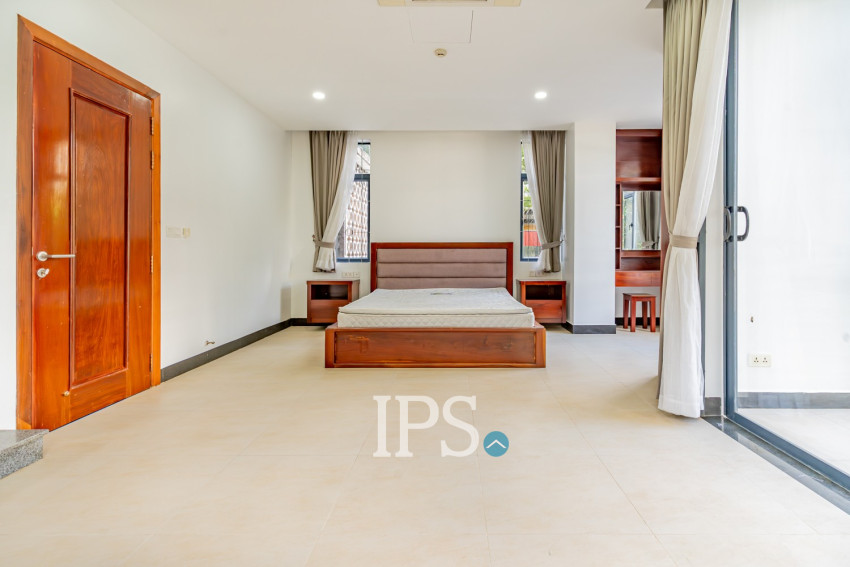 3 Bedroom Apartment For Rent - Tonle Bassac, Phnom Penh