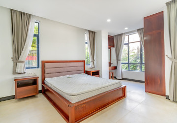 3 Bedroom Apartment For Rent - Tonle Bassac, Phnom Penh thumbnail