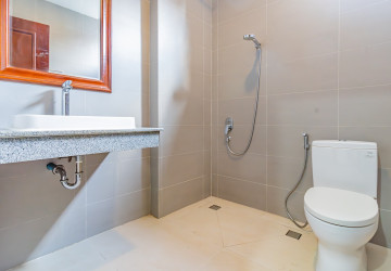 3 Bedroom Apartment For Rent - Tonle Bassac, Phnom Penh thumbnail