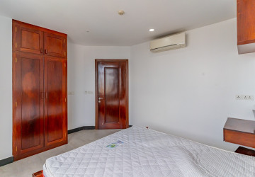 2 Bedroom Apartment For Rent - Tonle Bassac, Phnom Penh thumbnail
