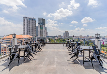 2 Bedroom Apartment For Rent - Tonle Bassac, Phnom Penh thumbnail
