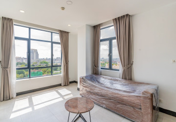 2 Bedroom Apartment For Rent - Tonle Bassac, Phnom Penh thumbnail