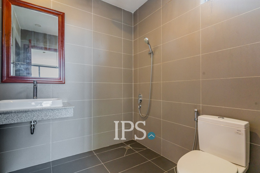 2 Bedroom Apartment For Rent - Tonle Bassac, Phnom Penh