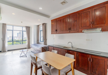 2 Bedroom Apartment For Rent - Tonle Bassac, Phnom Penh thumbnail
