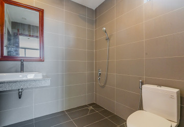 2 Bedroom Apartment For Rent - Tonle Bassac, Phnom Penh thumbnail