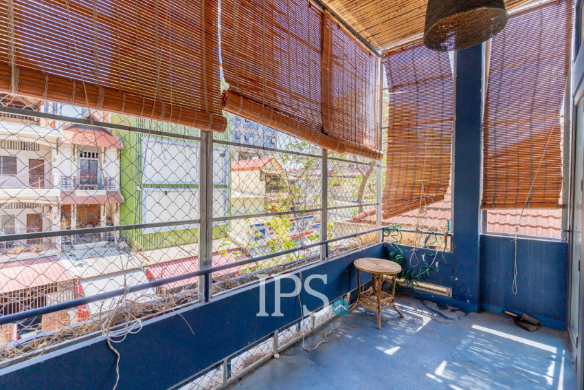 Renovated 3 Bedroom Apartment For Rent - Beoung Raing, Phnom Penh