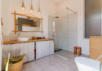 Renovated 3 Bedroom Apartment For Rent - Beoung Raing, Phnom Penh thumbnail