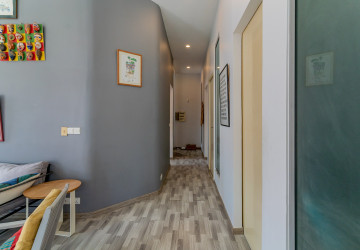 Renovated 3 Bedroom Apartment For Rent - Beoung Raing, Phnom Penh thumbnail