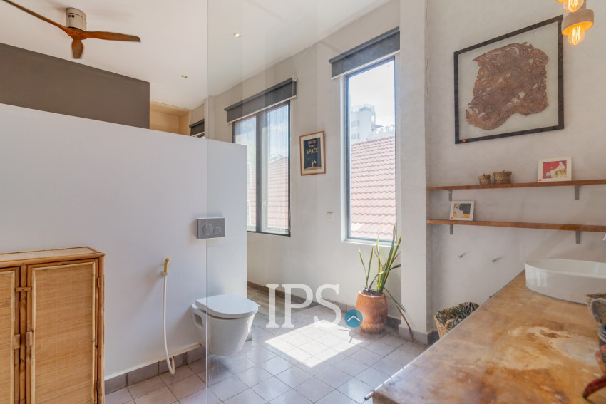 Renovated 3 Bedroom Apartment For Rent - Beoung Raing, Phnom Penh
