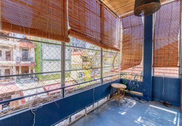 Renovated 3 Bedroom Apartment For Rent - Beoung Raing, Phnom Penh thumbnail