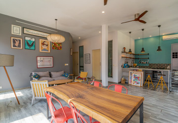 Renovated 3 Bedroom Apartment For Rent - Beoung Raing, Phnom Penh thumbnail