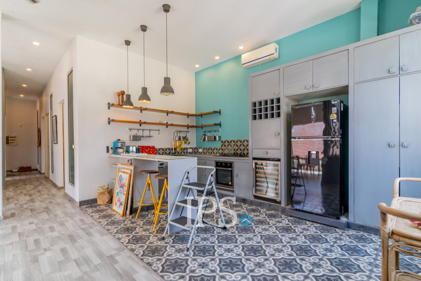 Renovated 3 Bedroom Apartment For Rent - Beoung Raing, Phnom Penh
