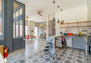 Renovated 3 Bedroom Apartment For Rent - Beoung Raing, Phnom Penh thumbnail